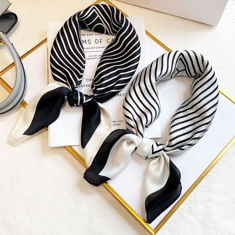 Moda quadrata 70 cm Bandana a  - Silk Tie Striped recensione e prezzo